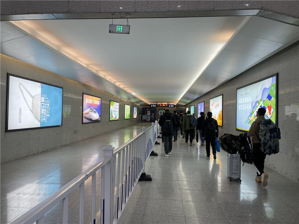 巨大的的旅客流量，有效體現出了高鐵站廣告的商業營銷價值